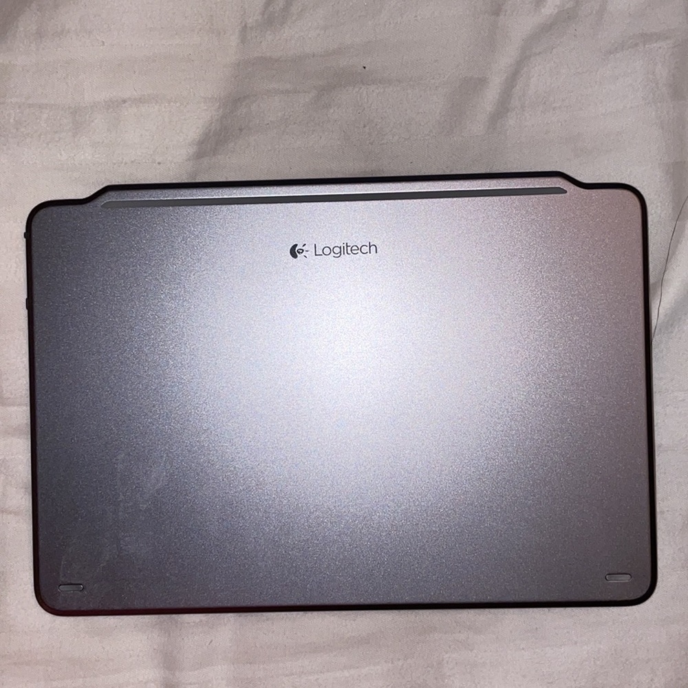 Logitech ultra thin magnetic Bluetooth clip on keyboard cover for iPad mini - Picture 8 of 8